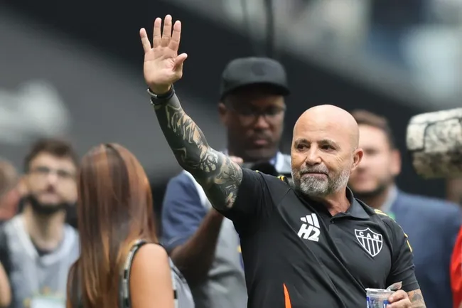 Jorge Sampaoli tecnico do Atletico-MG durante partida contra o Santos no estadio Arena MRV pelo Brasileiro A 2025. Foto: Gilson Lobo/AGIF