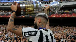 RIO DE JANEIRO, BRAZIL - DECEMBER 08: Alexander Barboza of Botafogo shows the Libertadores champions trophy after a match between Botafogo and Sao Paulo as part of Brasileirao 2024 at Estadio Olímpico Nilton Santos on December 08, 2024 in Rio de Janeiro, Brazil. (Photo by Buda Mendes/Getty Images)