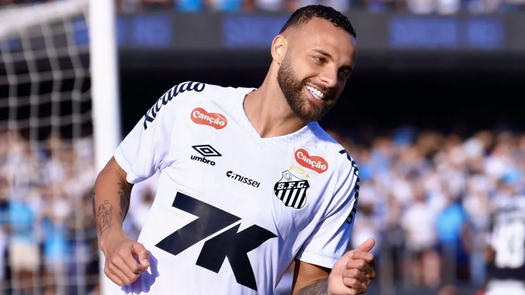 Guilherme em ação pelo Santos – Foto: Marcello Zambrana/AGIF