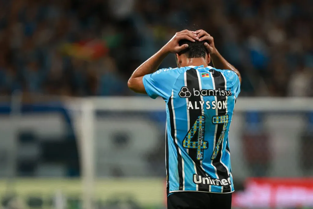 Alysson recentemente renovou seu contrato com o Grêmio até o fim de 2029 – Foto: Maxi Franzoi/AGIF