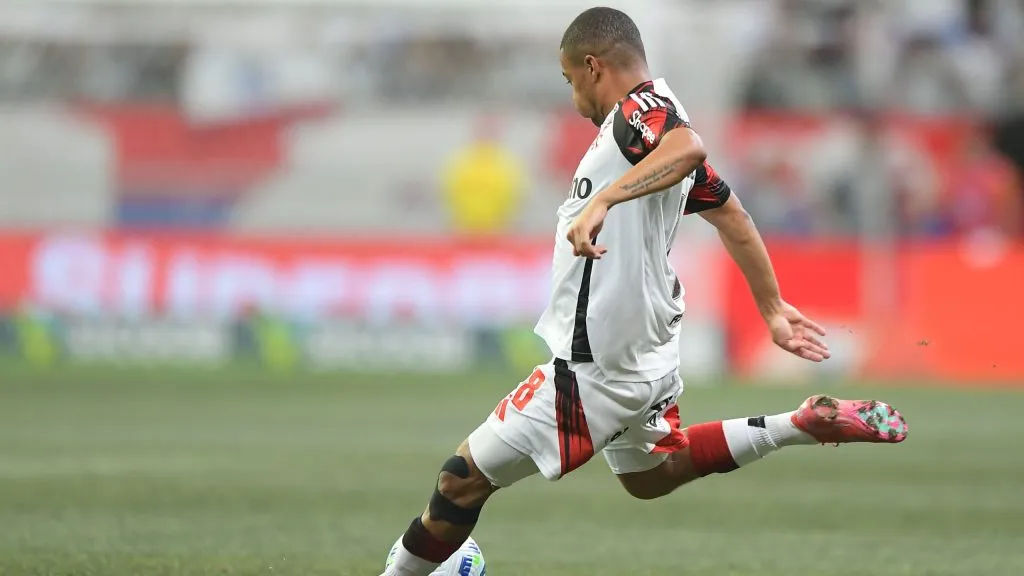 BA – SALVADOR – 05/10/2025 – BRASILEIRO A 2025, BAHIA X FLAMENGO – Nico De La Cruz jogador do Flamengo durante partida contra o Bahia no estadio Fonte Nova pelo campeonato Brasileiro A 2025. Foto: Jhony Pinho/AGIF
