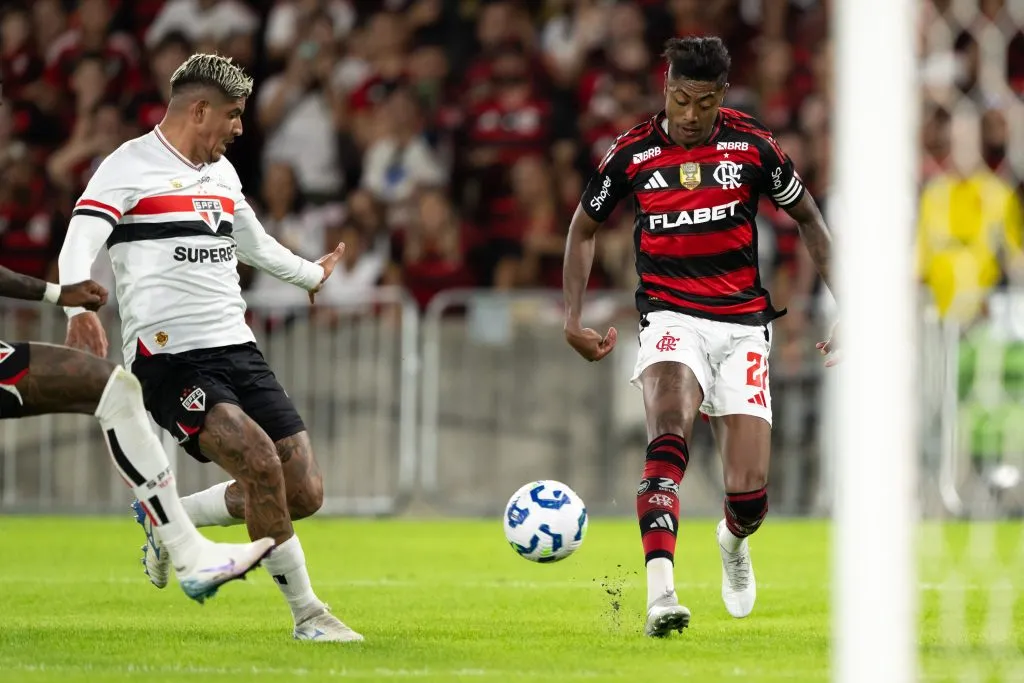 Bruno Henrique jogador do Flamengo durante partida contra o São Paulo. Foto: Jorge Rodrigues/AGIF