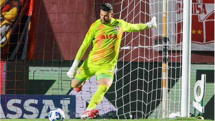 Ivan fez o possível, mas não evitou a derrota do Internacional em Salvador