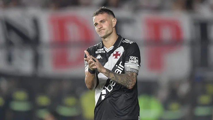 RJ - RIO DE JANEIRO - 02/11/2025 - BRASILEIRO A 2025, VASCO X SAO PAULO - Vegetti jogador do Vasco durante partida contra o Sao Paulo no estadio Sao Januario pelo campeonato Brasileiro A 2025. Foto: Thiago Ribeiro/AGIF