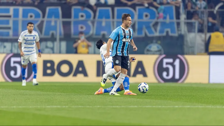 Arthur, jogador do Grêmio, durante partida contra o Cruzeiro no estadio Arena do Gremio pelo campeonato Brasileiro A 2025. Foto: Paulo De Tarso/AGIF