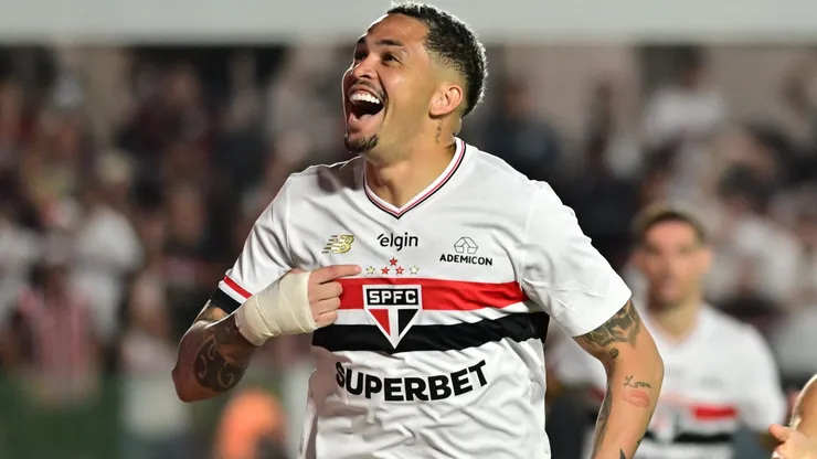 Luciano jogador do São Paulo comemora seu gol durante partida contra o Flamengo - Foto: Jota Erre/AGIF