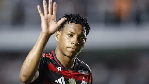 Plata pedindo desculpa após nova expulsão com a camisa do Flamengo