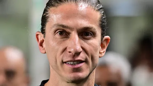 Filipe Luís durante partida na Vila Belmiro