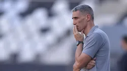 Pressionado, Vojvoda tenta repetir roteiro dos clássicos que salvaram o Santos — Foto Thiago RibeiroAGIF