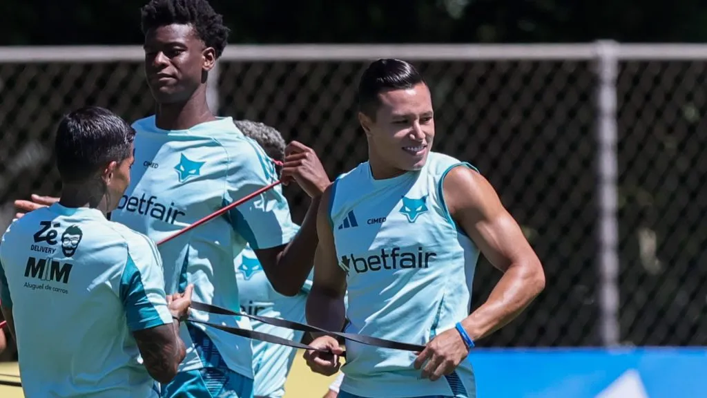 Marlon durante treino no Centro de Treinamento CT Toca II, no começo deste ano. O lateral falou sobre pasaagem no Clube Celeste –  Foto: Gilson Lobo/AGIF