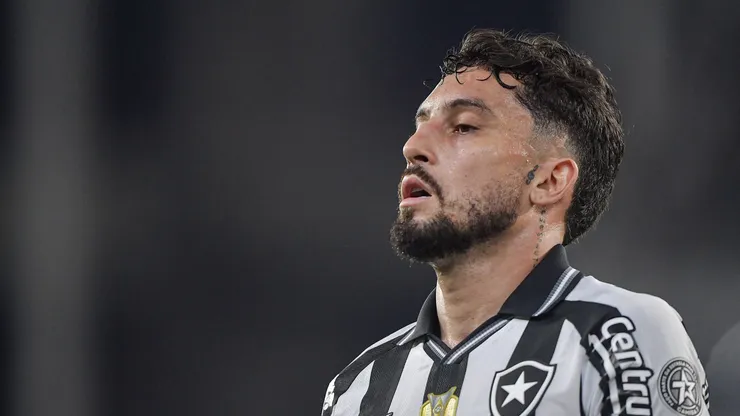 Alex Telles diz que gol contra o Vasco foi resposta ao que viveu na Copa do Brasil — Foto Thiago RibeiroAGIF