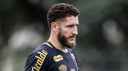 Zé durante treinamento no CT Rei Pelé