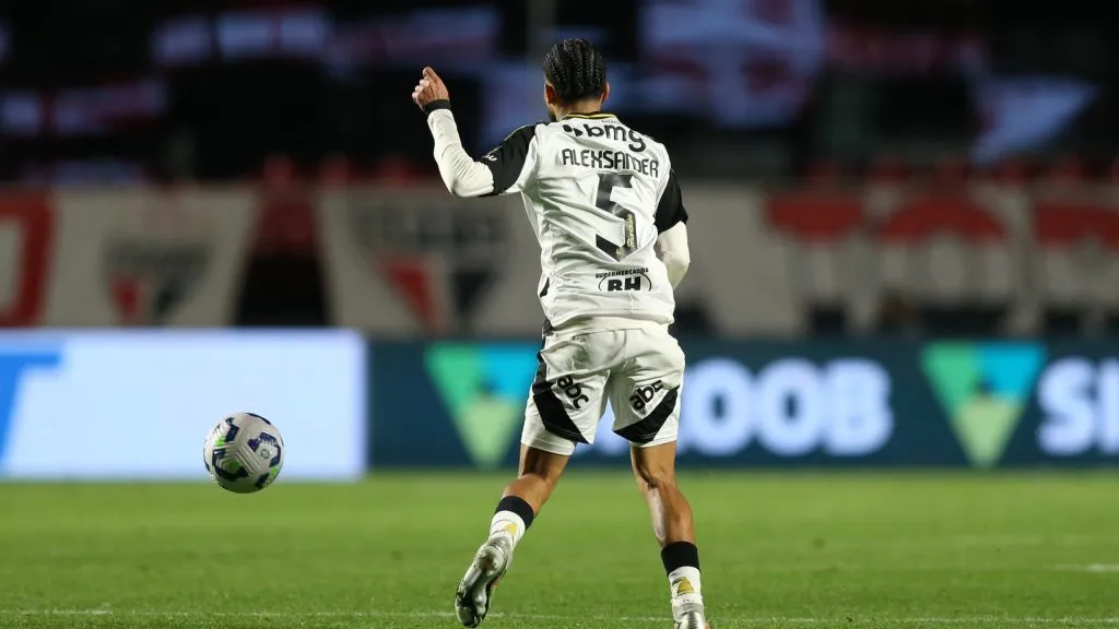 Alexsander revelou que ainda não está 100% – Foto: Marlon Costa/AGIF