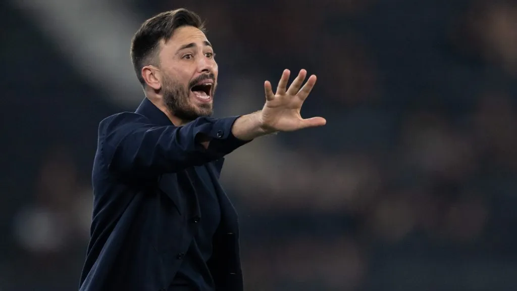 Treinador se posicionou após declarações polêmicas – Foto: Jorge Rodrigues/AGIF