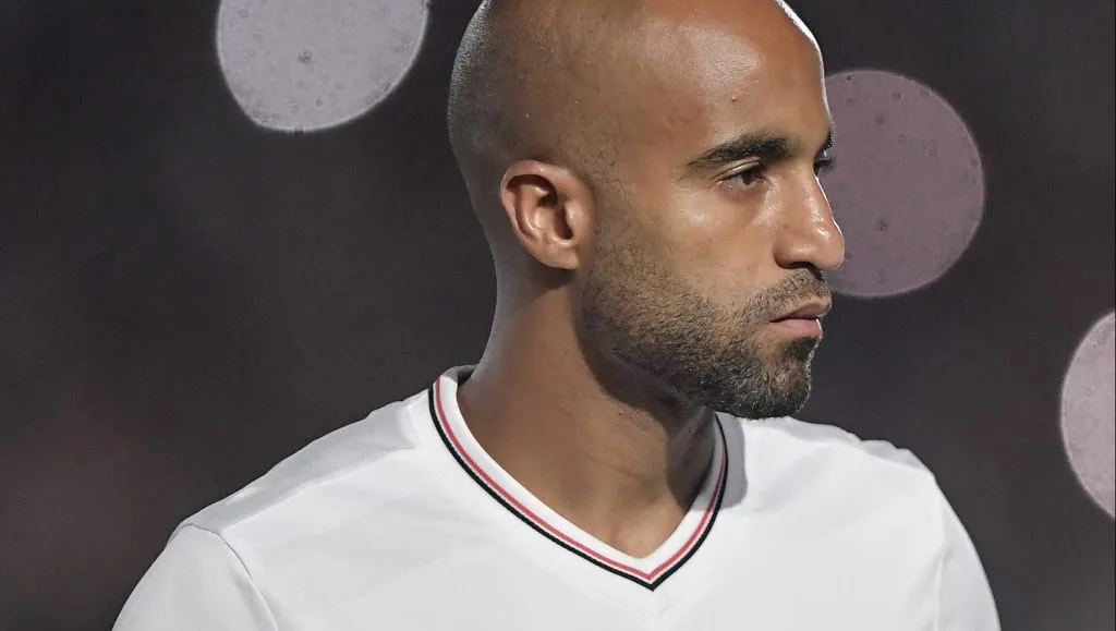 RJ – RIO DE JANEIRO – 02/11/2025 – BRASILEIRO A 2025, VASCO X SAO PAULO – Lucas Moura jogador do Sao Paulo durante partida contra o Vasco no estadio Sao Januario pelo campeonato Brasileiro A 2025. Foto: Thiago Ribeiro/AGIF