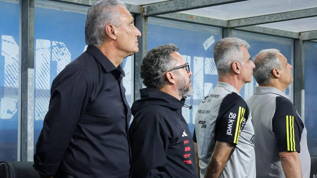 RS – PORTO ALEGRE – 22/09/2024 – BRASILEIRO A 2024, GREMIO X FLAMENGO – Tite tecnico do Flamengo durante partida contra o Gremio no estadio Arena do Gremio pelo campeonato Brasileiro A 2024. Foto: Maxi Franzoi/AGIF
