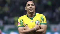 SP - SAO PAULO - 15/10/2025 - BRASILEIRO A 2025, PALMEIRAS X BRAGANTINO - Vitor Roque jogador do Palmeiras comemora seu gol durante partida contra o Bragantino no estadio Arena Allianz Parque pelo campeonato Brasileiro A 2025. Foto: Marcello Zambrana/AGIF