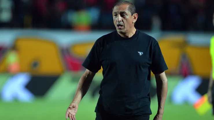 BA - SALVADOR - 05/11/2025 - BRASILEIRO A 2025, VITORIA X INTERNACIONAL - Ramon Diaz, tecnico do Internacional durante partida contra o Vitoria no estadio Barradao pelo campeonato Brasileiro A 2025. Foto: Walmir Cirne/AGIF