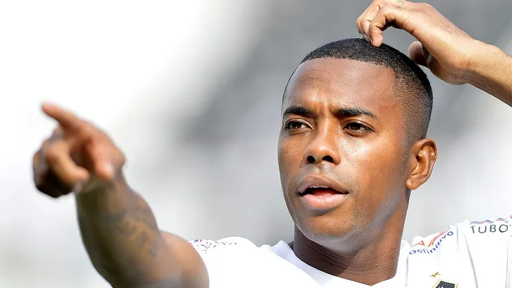 Robinho, ex-jogador do Santos, está preso.