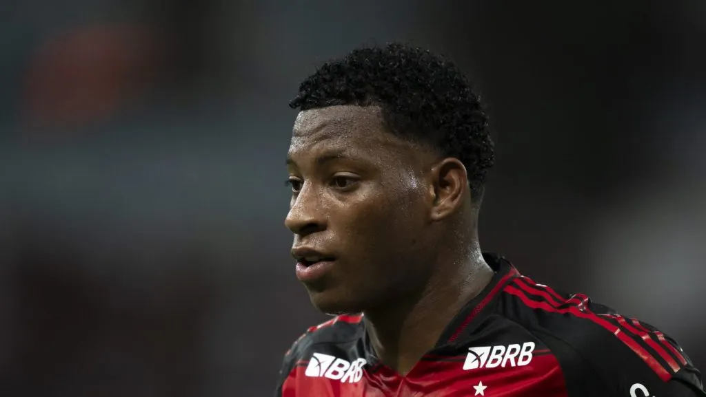 Foto: Jorge Rodrigues/AGIF – Gonzalo Plata coleciona expulsões com a camisa do Flamengo.