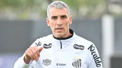 Vojvoda, técnico do Santos, durante treino no Centro de Treinamento CT Rei Pele. Foto: Jota Erre/AGIF