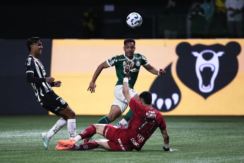 Momento do gol diante do Peixão. Foto: Ettore Chiereguini/AGIF