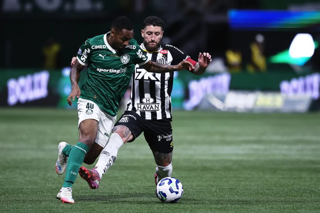 Allan entrou muito bem contra o Peixão. Foto: Ettore Chiereguini/AGIF