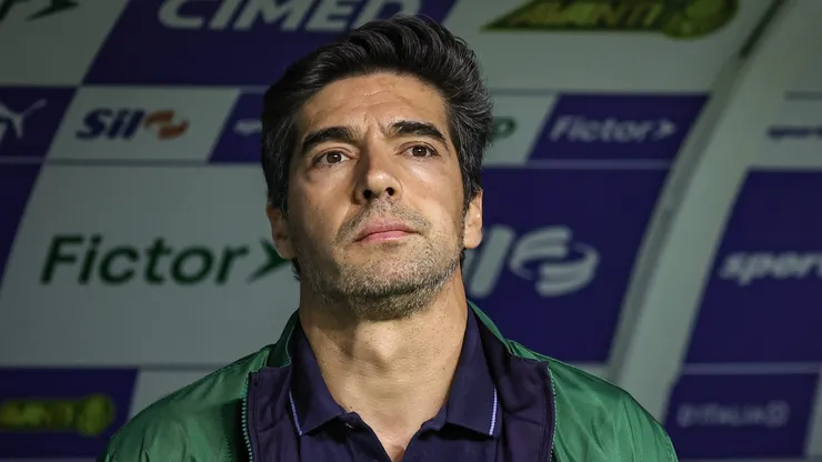 SP - SAO PAULO - 06/11/2025 - BRASILEIRO A 2025, PALMEIRAS X SANTOS - Abel Ferreira tecnico do Palmeiras durante partida contra o Santos no estadio Arena Allianz Parque pelo campeonato Brasileiro A 2025. Foto: Fabio Giannelli/AGIF