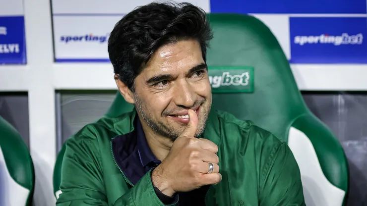 SP - SAO PAULO - 06/11/2025 - BRASILEIRO A 2025, PALMEIRAS X SANTOS - Abel Ferreira tecnico do Palmeiras durante partida contra o Santos no estadio Arena Allianz Parque pelo campeonato Brasileiro A 2025. Foto: Fabio Giannelli/AGIF
