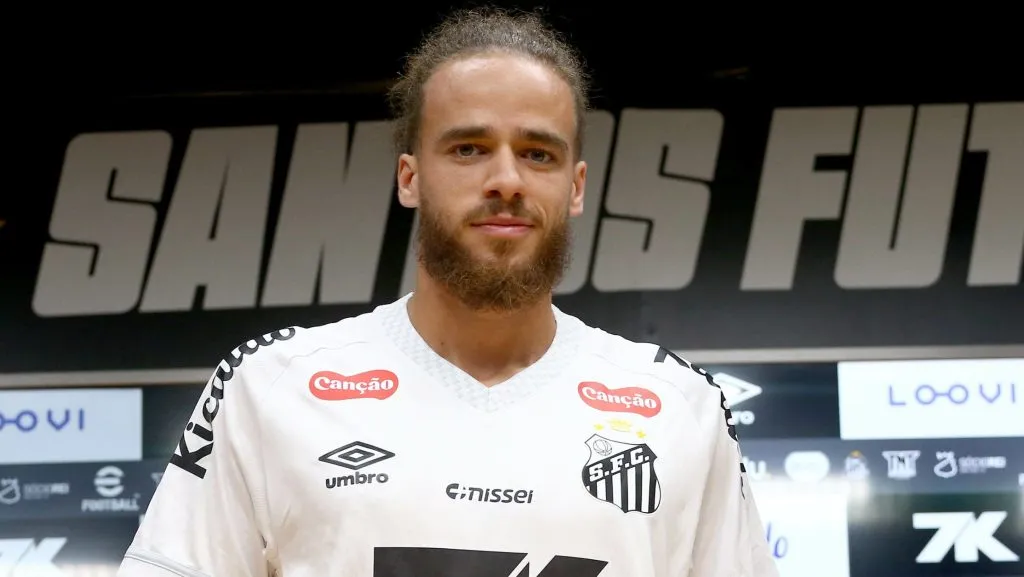 Billal Brahimi praticamente nem jogou ainda pelo Santos - Foto: Mauricio De Souza/AGIF.