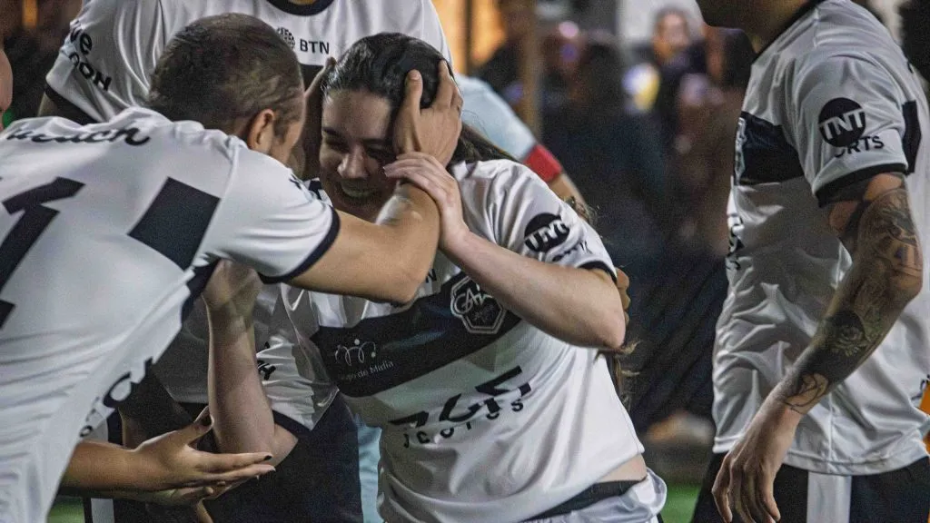 Renata Montanari e enaltecida pelo time da GALERIA, sua atuação foi crucial na importante vitória rumo a classificação – Foto: Gabriel Reinehr/Better Collective