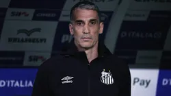 SP - SAO PAULO - 06/11/2025 - BRASILEIRO A 2025, PALMEIRAS X SANTOS - Juan Pablo Vojvoda tecnico do Santos durante partida contra o Palmeiras no estadio Arena Allianz Parque pelo campeonato Brasileiro A 2025. Foto: Ettore Chiereguini/AGIF