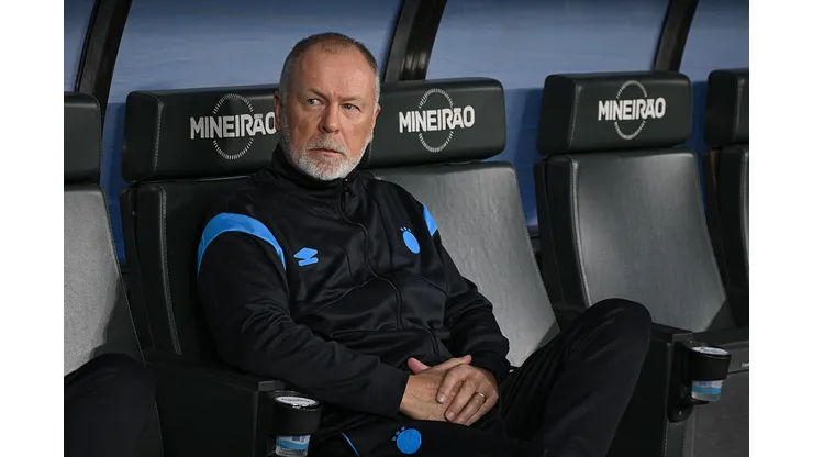 BELO HORIZONTE, BRAZIL - JULY 13: Mano Menezes head coach of Gremio before a match between Cruzeiro and Gremio as part of Brasileirao 2025 at Mineirão Stadium on July 13, 2025 in Belo Horizonte, Brazil. (Photo by Pedro Vilela/Getty Images)