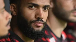 BA - SALVADOR - 05/10/2025 - BRASILEIRO A 2025, BAHIA X FLAMENGO - Juninho jogador do Flamengo durante execucao do hino nacional antes da partida contra o Bahia no estadio Fonte Nova pelo campeonato Brasileiro A 2025. Foto: Jhony Pinho/AGIF