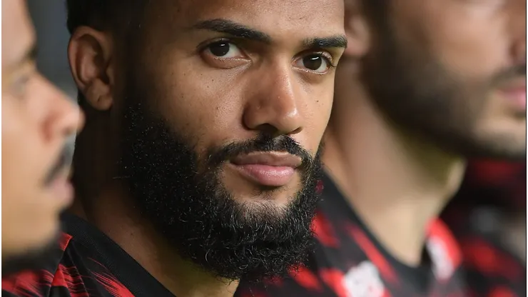 BA - SALVADOR - 05/10/2025 - BRASILEIRO A 2025, BAHIA X FLAMENGO - Juninho jogador do Flamengo durante execucao do hino nacional antes da partida contra o Bahia no estadio Fonte Nova pelo campeonato Brasileiro A 2025. Foto: Jhony Pinho/AGIF