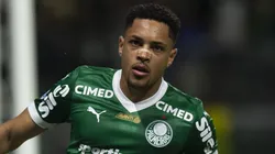 Vitor Roque brilhou ao marcar dois gols contra o Santos em vitória no Allianz Parque