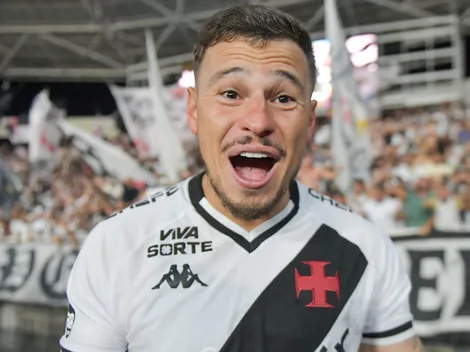 Hugo Moura treina entre os titulares da equipe de Fernando Diniz