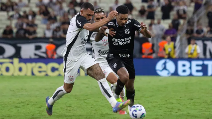 CE - FORTALEZA - 16/07/2025 - BRASILEIRO A 2025, CEARA X CORINTHIANS -Fernandinho jogador do Ceara durante partida contra o Corinthians no estadio Arena Castelao pelo campeonato Brasileiro A 2025. Foto: Lucas Emanuel/AGIF