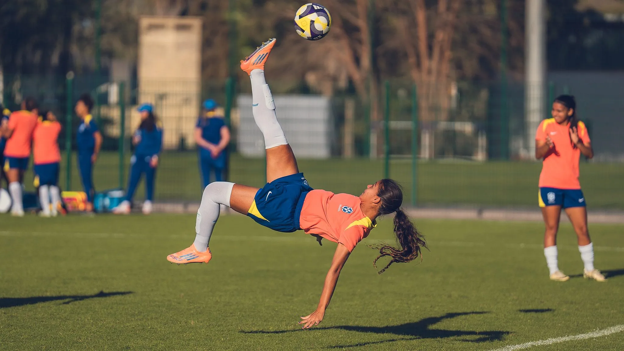 Jogadora da Seleção Brasileira Sub-17 em treinamento