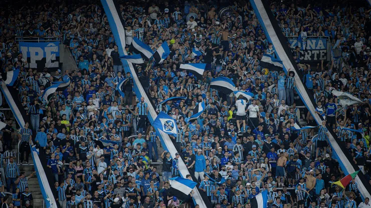 RS - PORTO ALEGRE - 05/11/2025 - BRASILEIRO A 2025, GREMIO X CRUZEIRO - Torcida do Gremio durante partida contra Cruzeiro no estadio Arena do Gremio pelo campeonato Brasileiro A 2025. Foto: Maxi Franzoi/AGIF