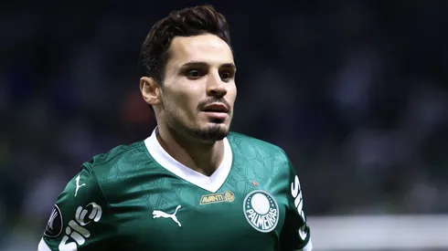 Raphael Veiga em campo pelo Palmeiras. Foto: Marcello Zambrana/AGIF