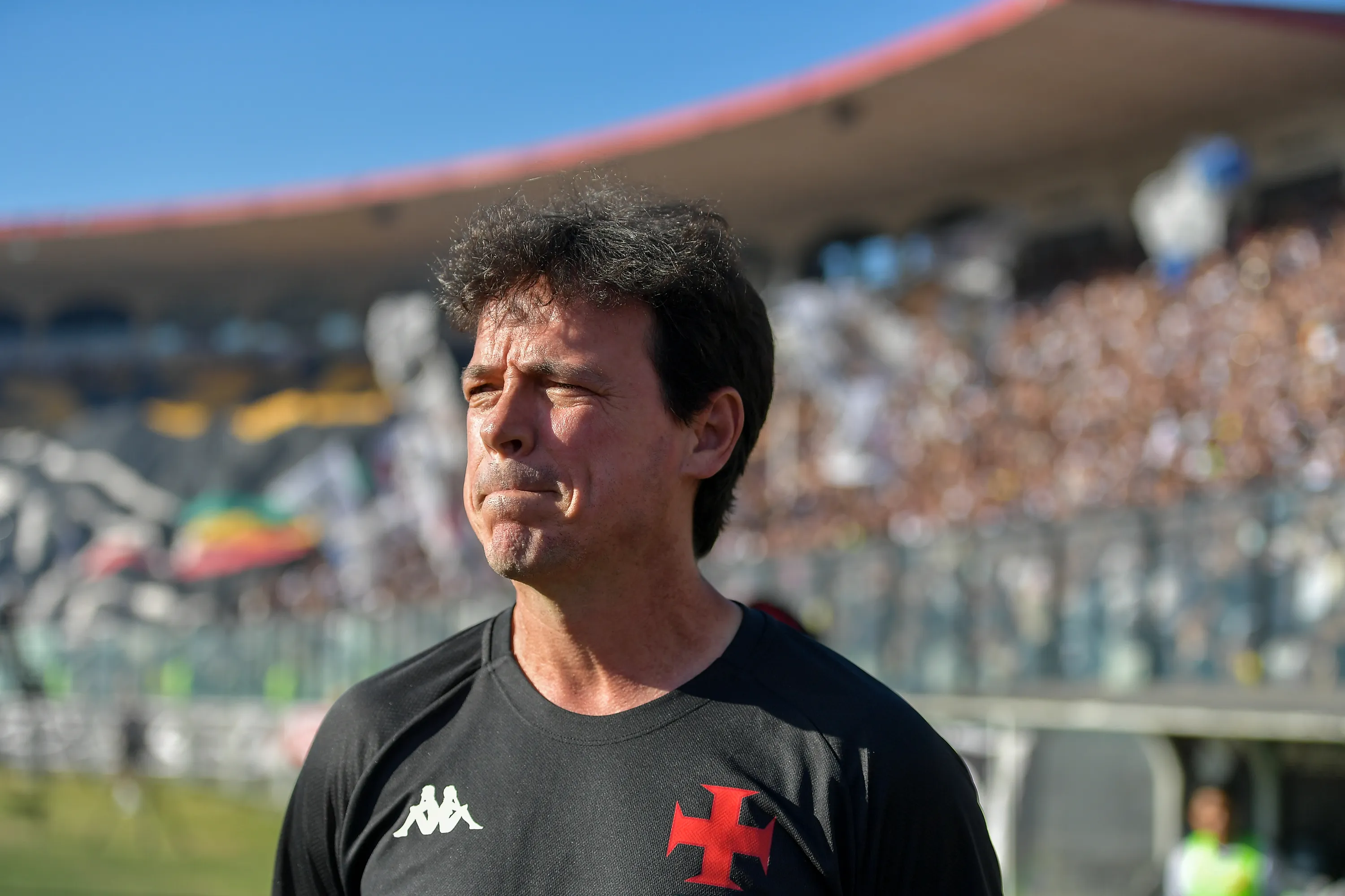 Fernando Diniz tecnico do Vasco durante partida contra o Vitoria no estadio Sao Januario pelo campeonato Brasileiro A 2025. Foto: Thiago Ribeiro/AGIF