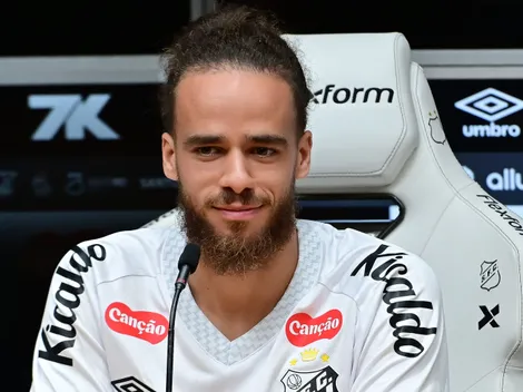 Billal Brahimi é relacionado pelo Santos após polêmica nos bastidores