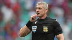 O arbitro Anderson Daronco durante partida entre Bahia e Palmeiras no estadio Fonte Nova pelo campeonato Brasileiro A 2025. Foto: Jhony Pinho/AGIF