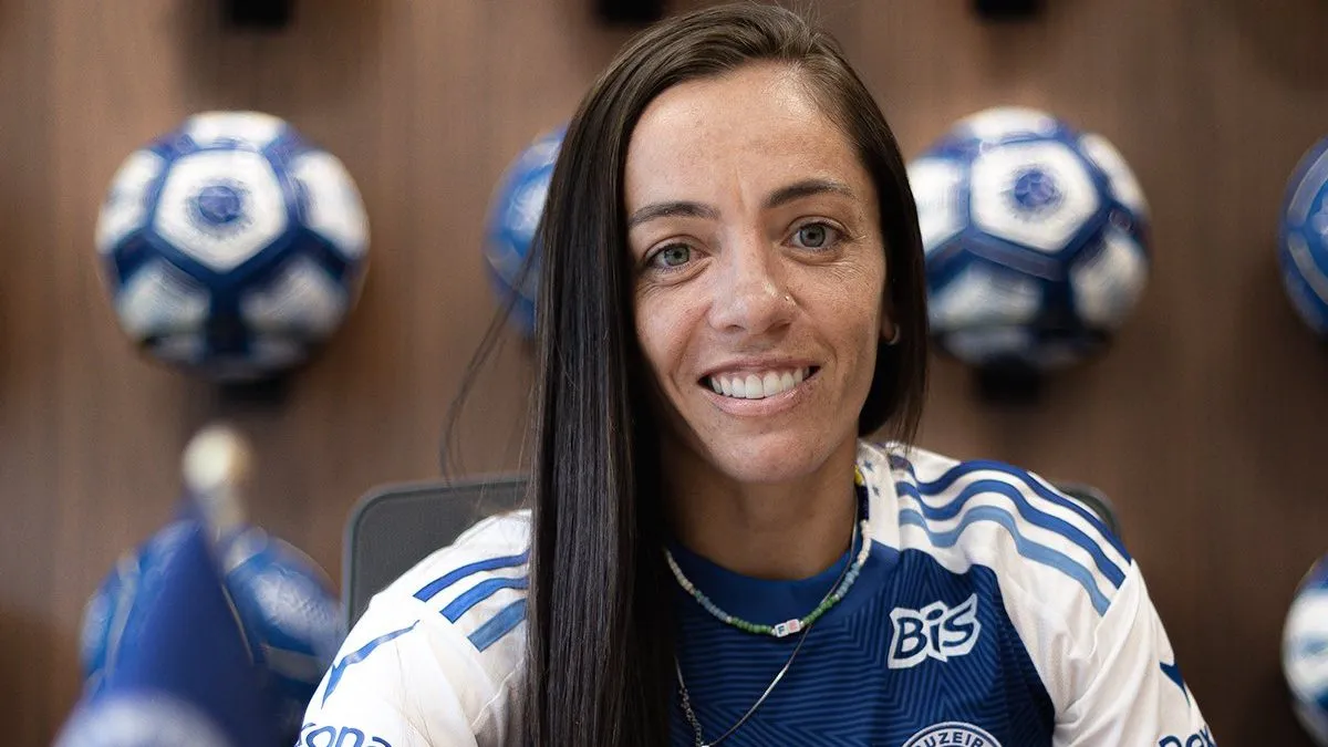 Pri Back jogadora do Cruzeiro renova contrato