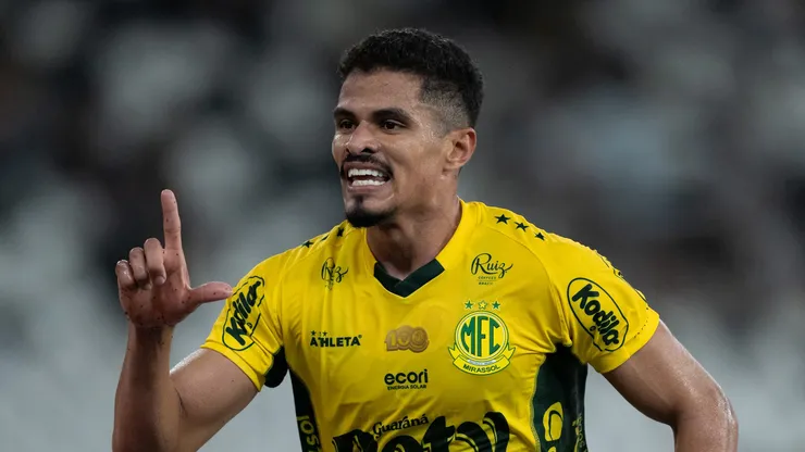 Lucas Ramon em ação pelo Clube do 017