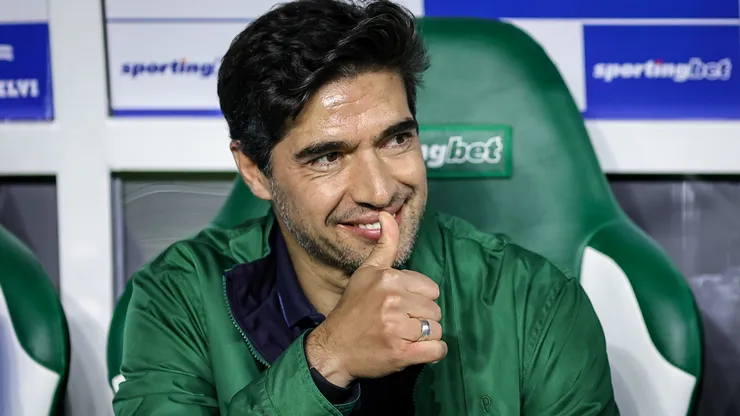 Abel Ferreira durante a partida entre Palmeiras x Santos - Foto: Fabio Giannelli/AGIF