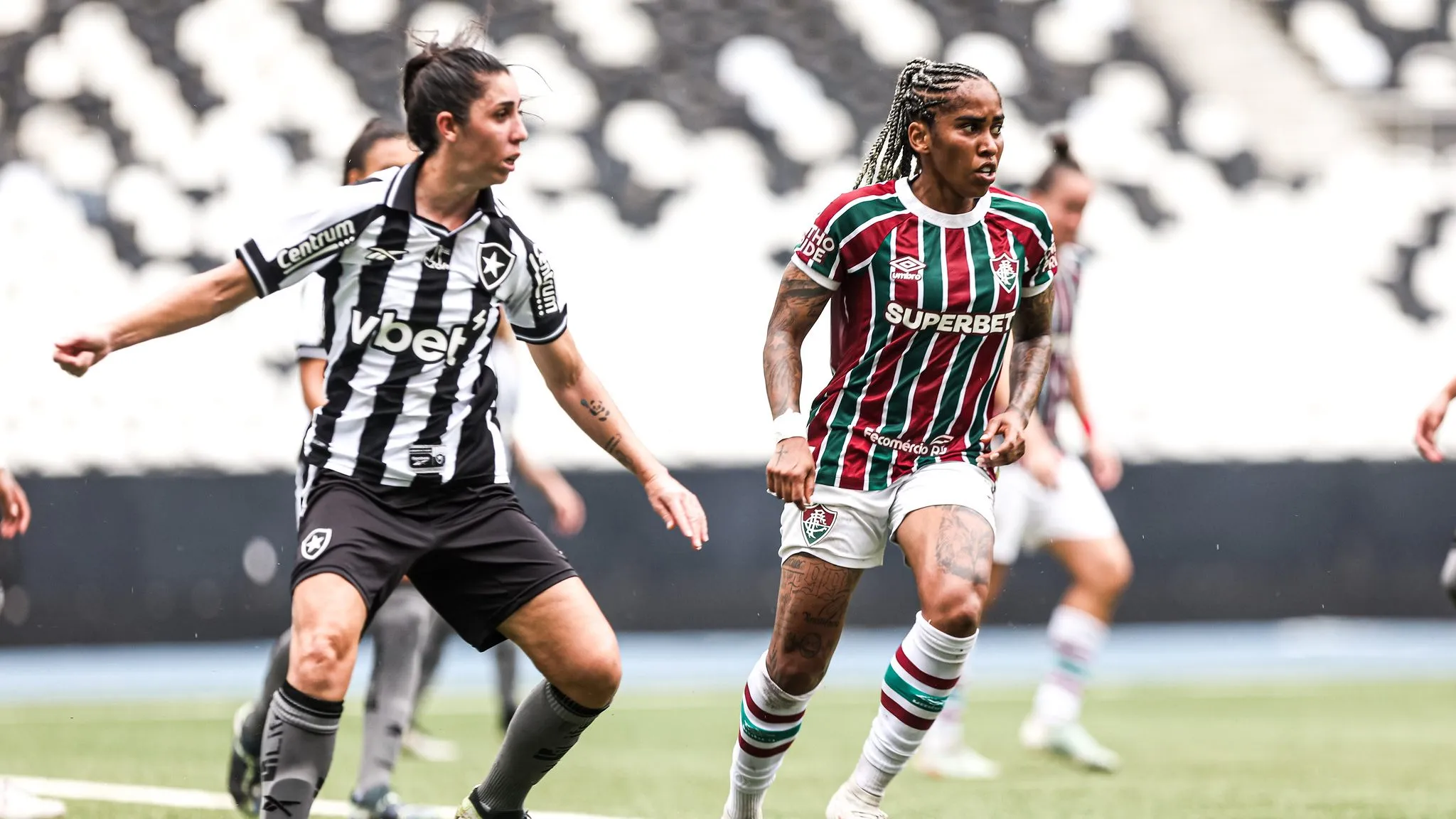 Fluminense e Botafogo em campo pelo Campeonato Carioca Feminino