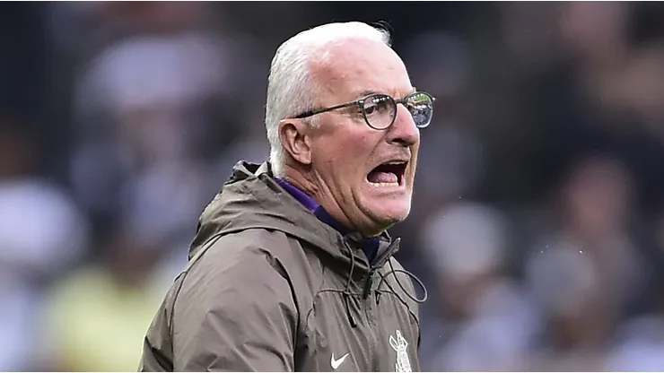 Dorival Júnior, técnico do Corinthians em partida pelo campeonato brasileiro (Foto: Mauro Horita/Getty Images)