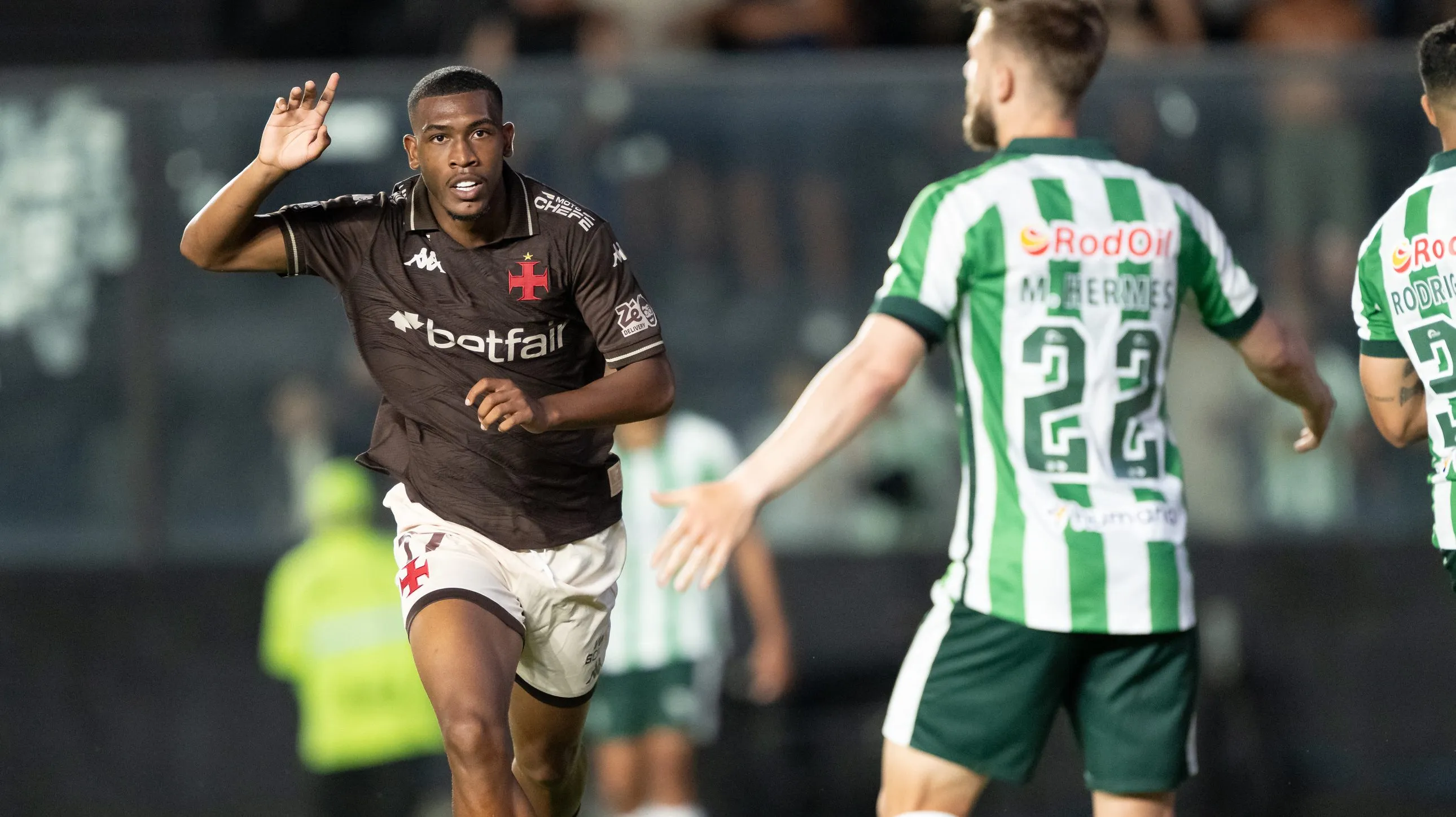 Rayan jogador do Vasco comemora seu gol durante partida contra o Juventude no estadio Sao Januario pelo campeonato Brasileiro A 2025. Foto: Jorge Rodrigues/AGIF